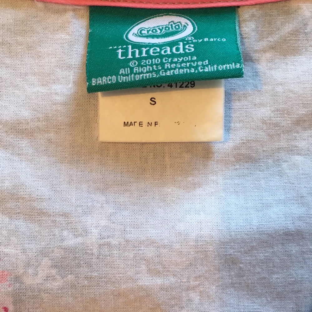 Crayola Threads by Barco Butterflies Floral Scrub Top Size Small - Picture 3 of 4
